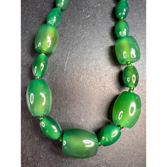 Green onyx beaded necklace with sterling silver toggle clasp - Picture 2 of 16